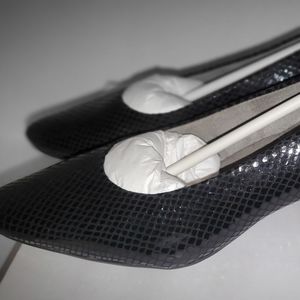 Aerosoles women black snakeskin leather pumps